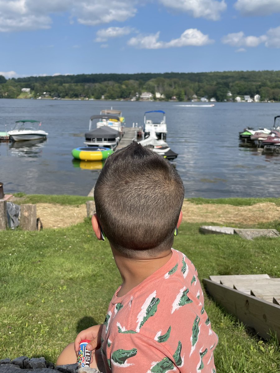 mrssaldino's tweet photo. Who wouldn’t love NY when this is how you spend your days? #lakelife https://t.co/U05ilqlhRC