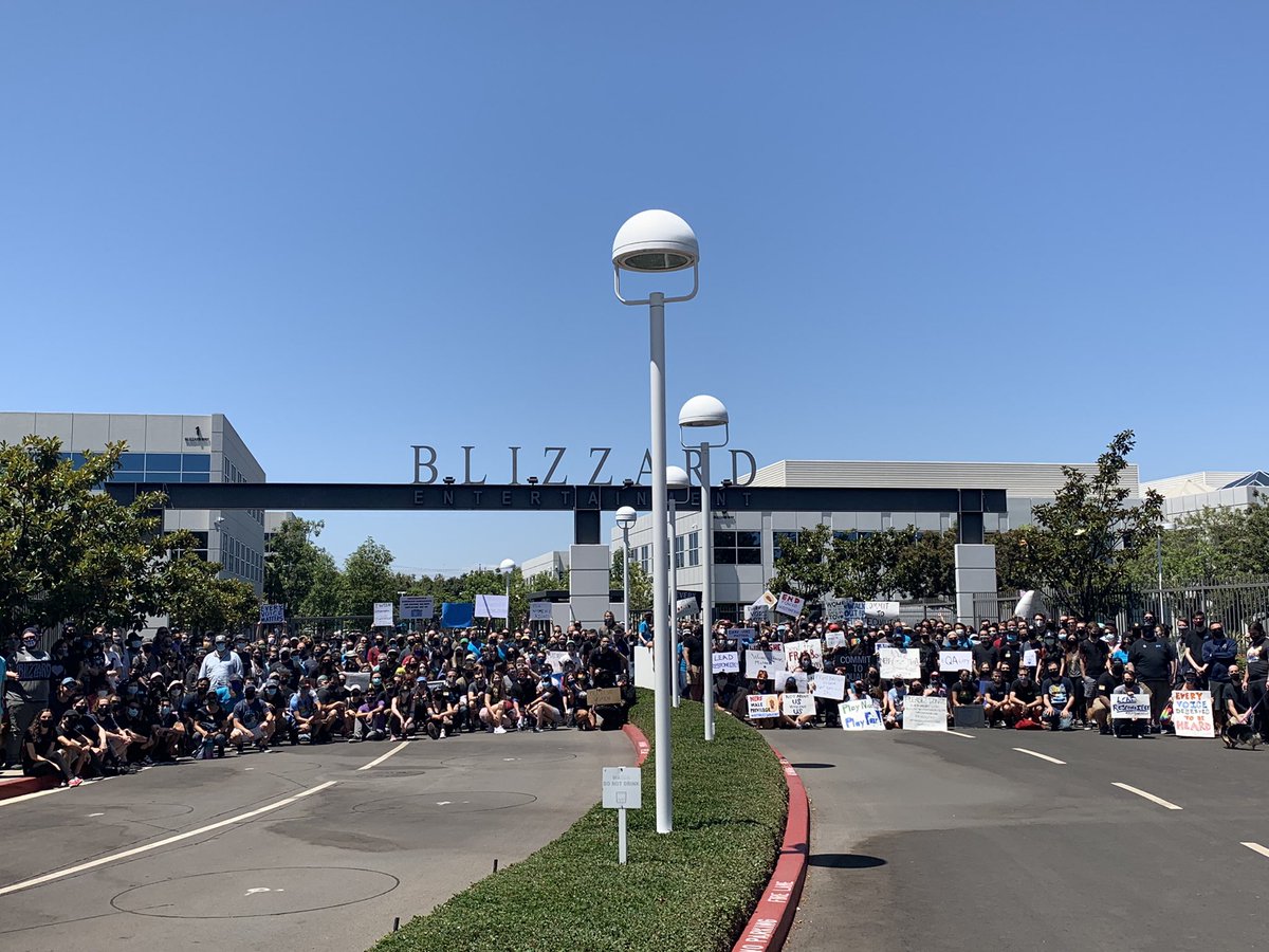 The entirety of the #ActiBlizzWalkout  crowd in front of the gates for Activision Blizzard HQ: