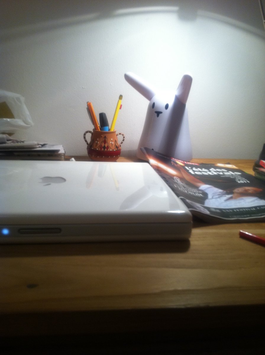 NordineTRIA's tweet photo. Le monde d'#avant
#Macboock de 2004 et #Nabastag https://t.co/6bB4XFhfZ8