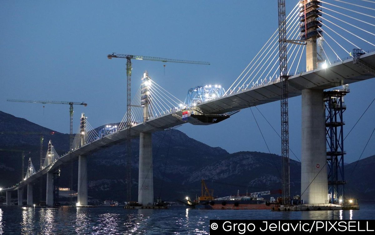 Croatia_hr's tweet image. Final minutes before Pelješac bridge is physically completed!
🇭🇷 
#CroatiaFullOfLife
#Bridge #Travel