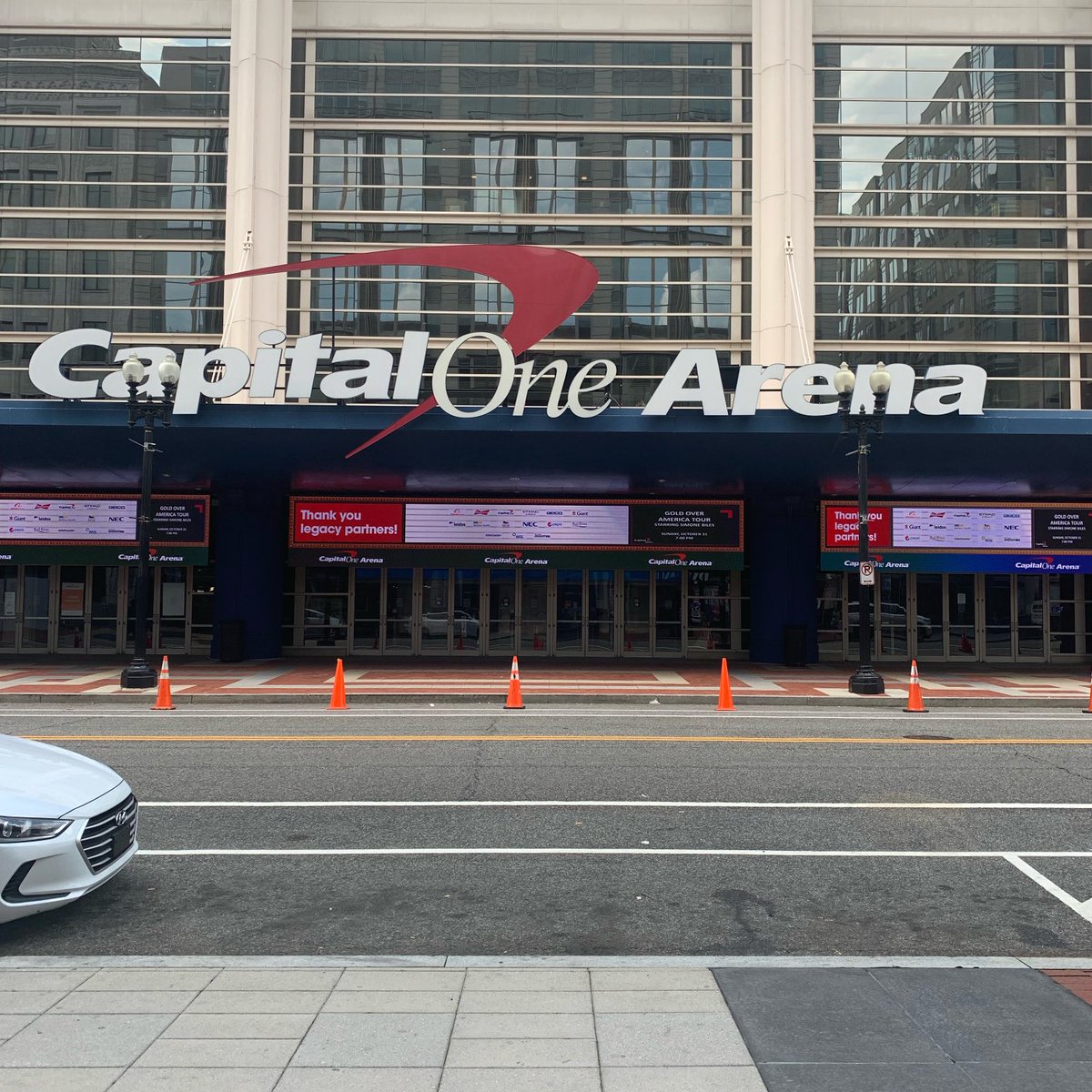 Coachdee19's tweet photo. I have arrived ready to go to work https://t.co/TTyKYs5Xej