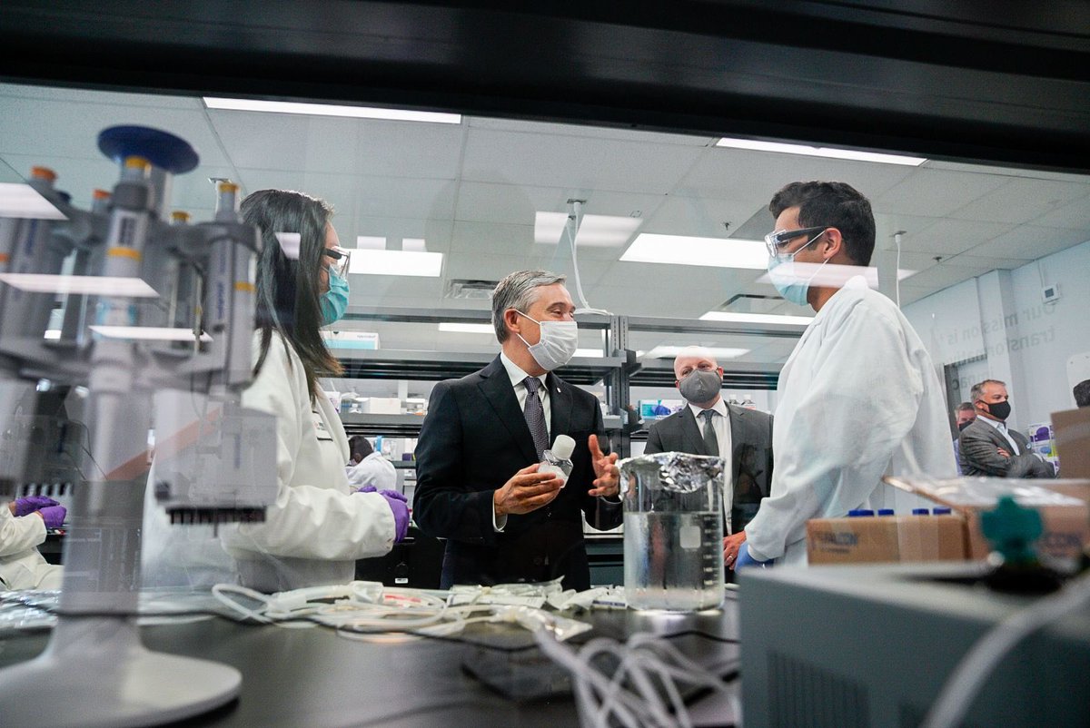 FP_Champagne's tweet photo. We're rebuilding the biomanufacturing sector brick by brick!
 
Today we launched Canada's Biomanufacturing and Life Sciences Strategy to grow a strong and competitive domestic life sciences sector, create high-quality jobs, and prepare Canada for future pandemics. https://t.co/MKkBJRLFdy