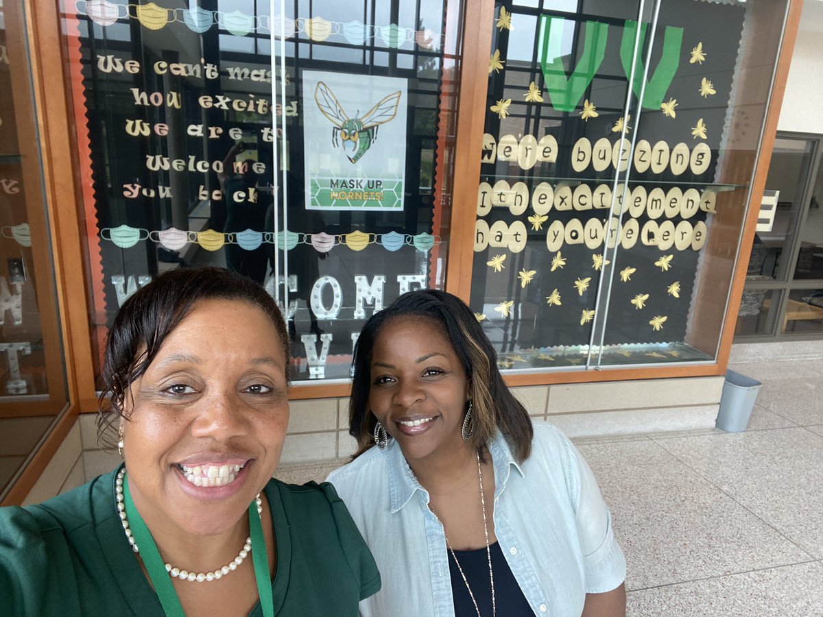 DrStacieStanley's tweet photo. Appreciated spending time with @edinaschools #VVMS Principal Toya Pryor & touring the school! Incredible learning spaces💚 🐝 @edinahornets #EdinaExcellence https://t.co/nx8fhrtGN0