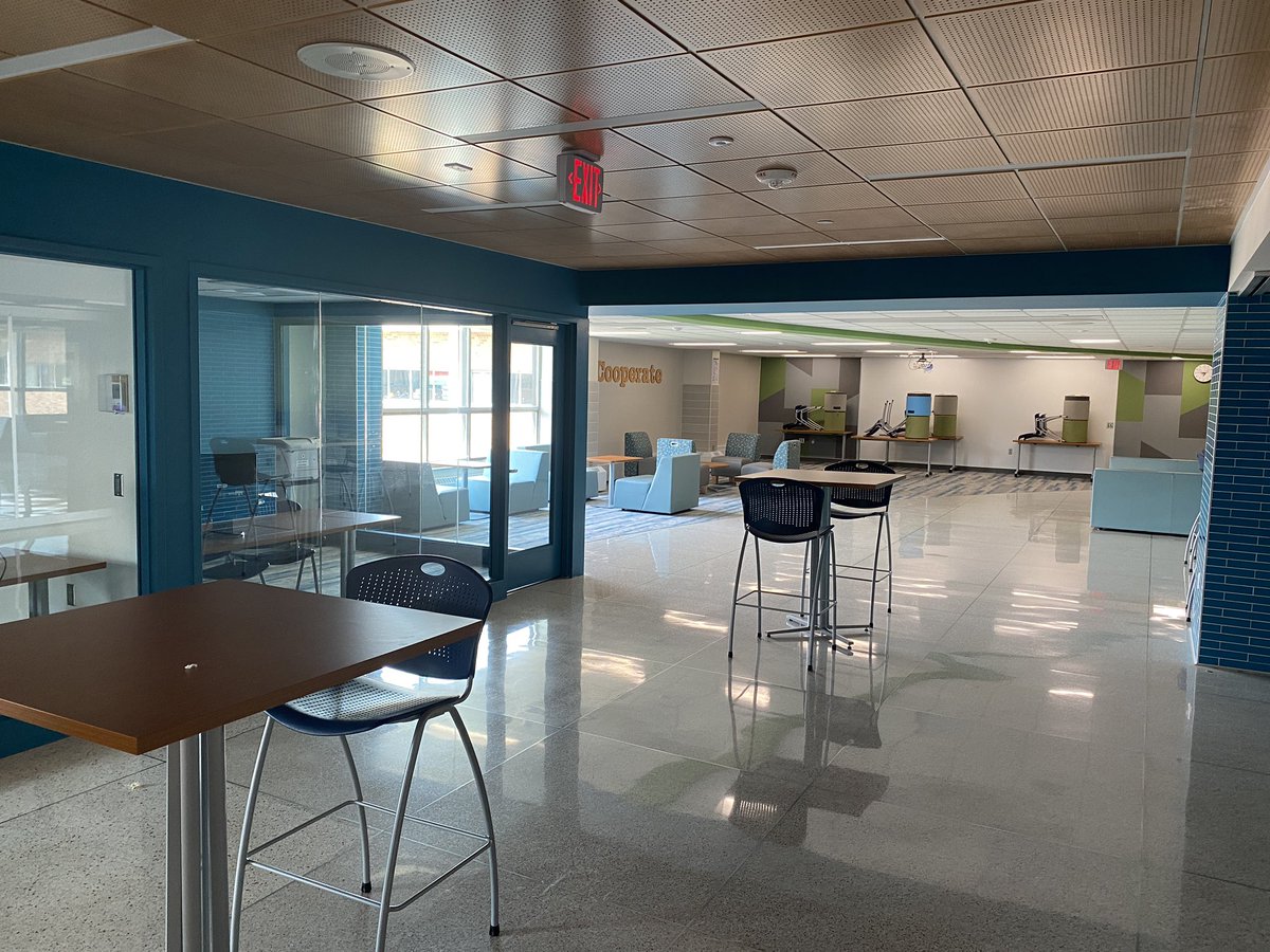 DrStacieStanley's tweet photo. Appreciated spending time with @edinaschools #VVMS Principal Toya Pryor & touring the school! Incredible learning spaces💚 🐝 @edinahornets #EdinaExcellence https://t.co/nx8fhrtGN0