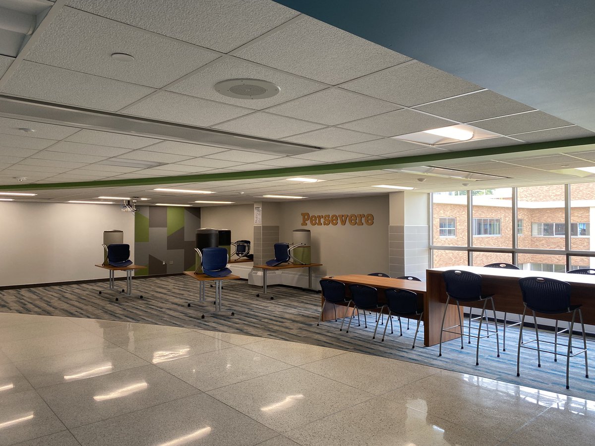 DrStacieStanley's tweet photo. Appreciated spending time with @edinaschools #VVMS Principal Toya Pryor & touring the school! Incredible learning spaces💚 🐝 @edinahornets #EdinaExcellence https://t.co/nx8fhrtGN0