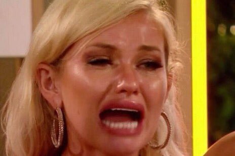 emiliaamx's tweet photo. Teddy is gonna return to the villa holding Faye’s teddy and she’s gonna be there with BTEC Brad #LoveIsland https://t.co/nbfCDbELZD