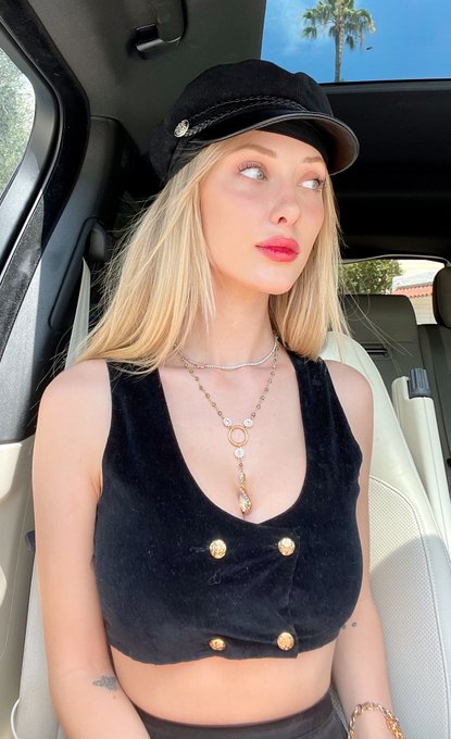 my favorite outfit https://t.co/SFdskzHdN6