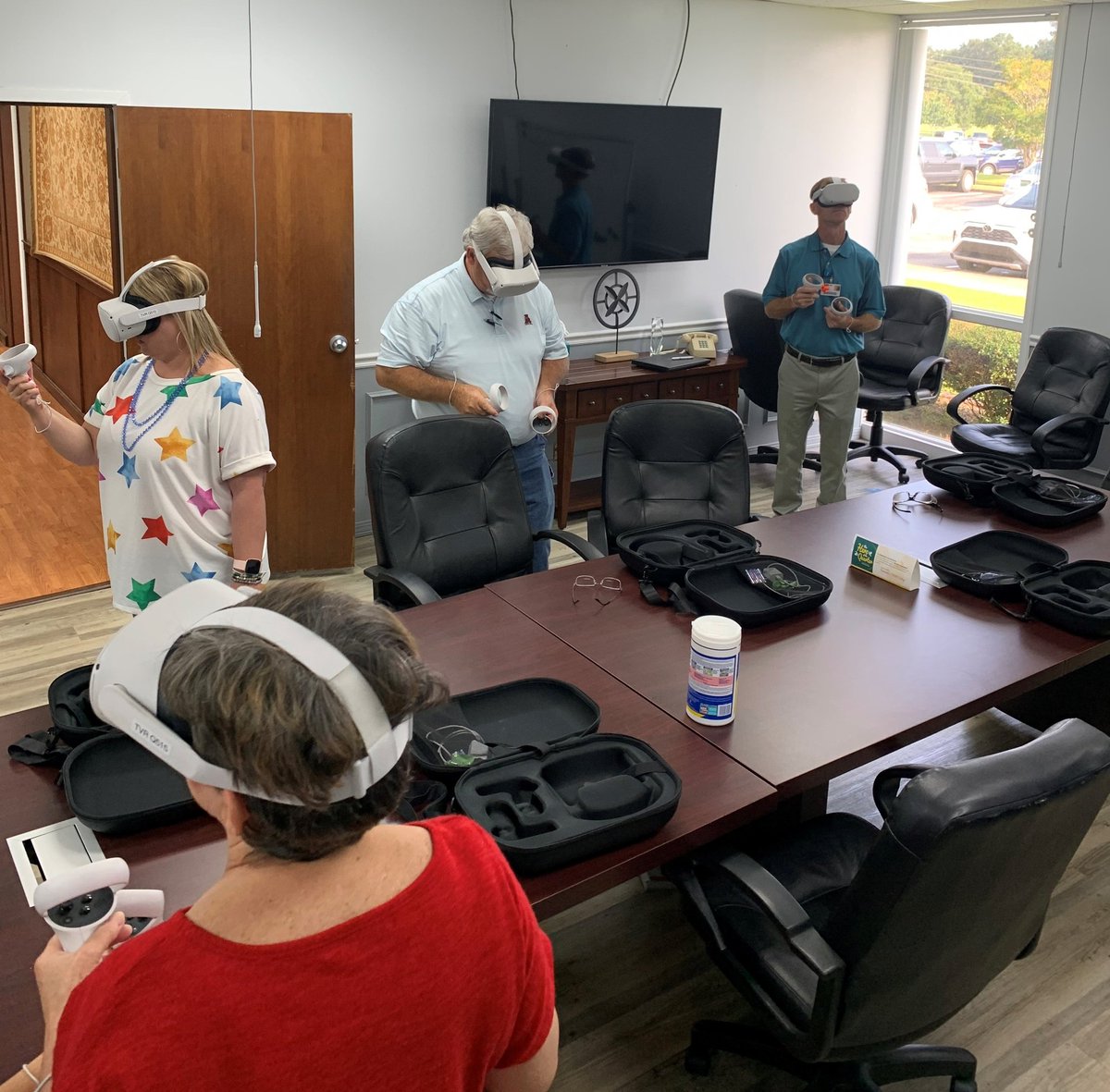 LBWCC's tweet photo. @LbwccD enjoyed visiting @Shaw_Inc Plant 65 to demonstrate our latest technology in virtual reality training.
LBW is transforming the future of workforce training by incorporating this technology into all of our training programs. https://t.co/5vdPOrkL5S