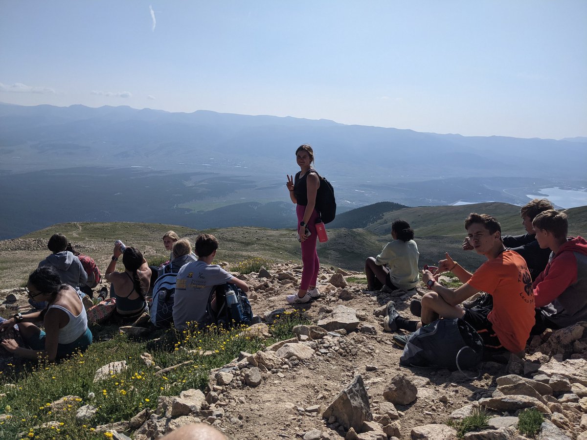 YellowjacketsXC's tweet photo. WOW!  This group made it 14,440 ft to the top of Mt. Elbert. These kids never stop amazing me!  This is an incredible group. https://t.co/yG9wua0Xvc