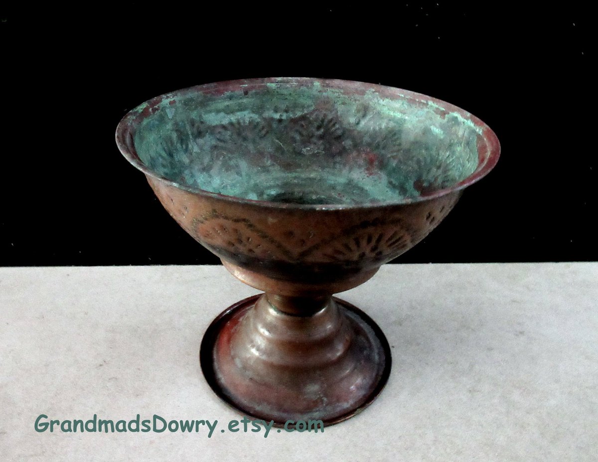 chestnutcrochet's tweet photo. Sharing for Monica Zel on Etsy

Really love this, from the Etsy shop GrandmasDowry. https://t.co/vdgpBIRW48 #etsy #copperbowl #vintagebowl #bowlwgreenpatina #patinabowl #patinahomedecor #rusticdecor #footedbowl #rusticcenterpiece #kitchencenterpiece https://t.co/joOkDz9Tzn