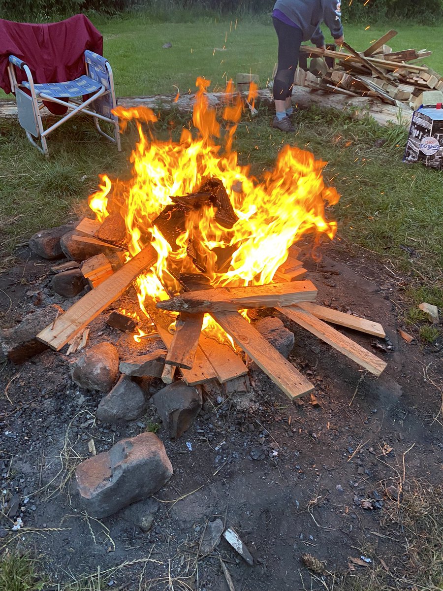 Laura Mills tweet media