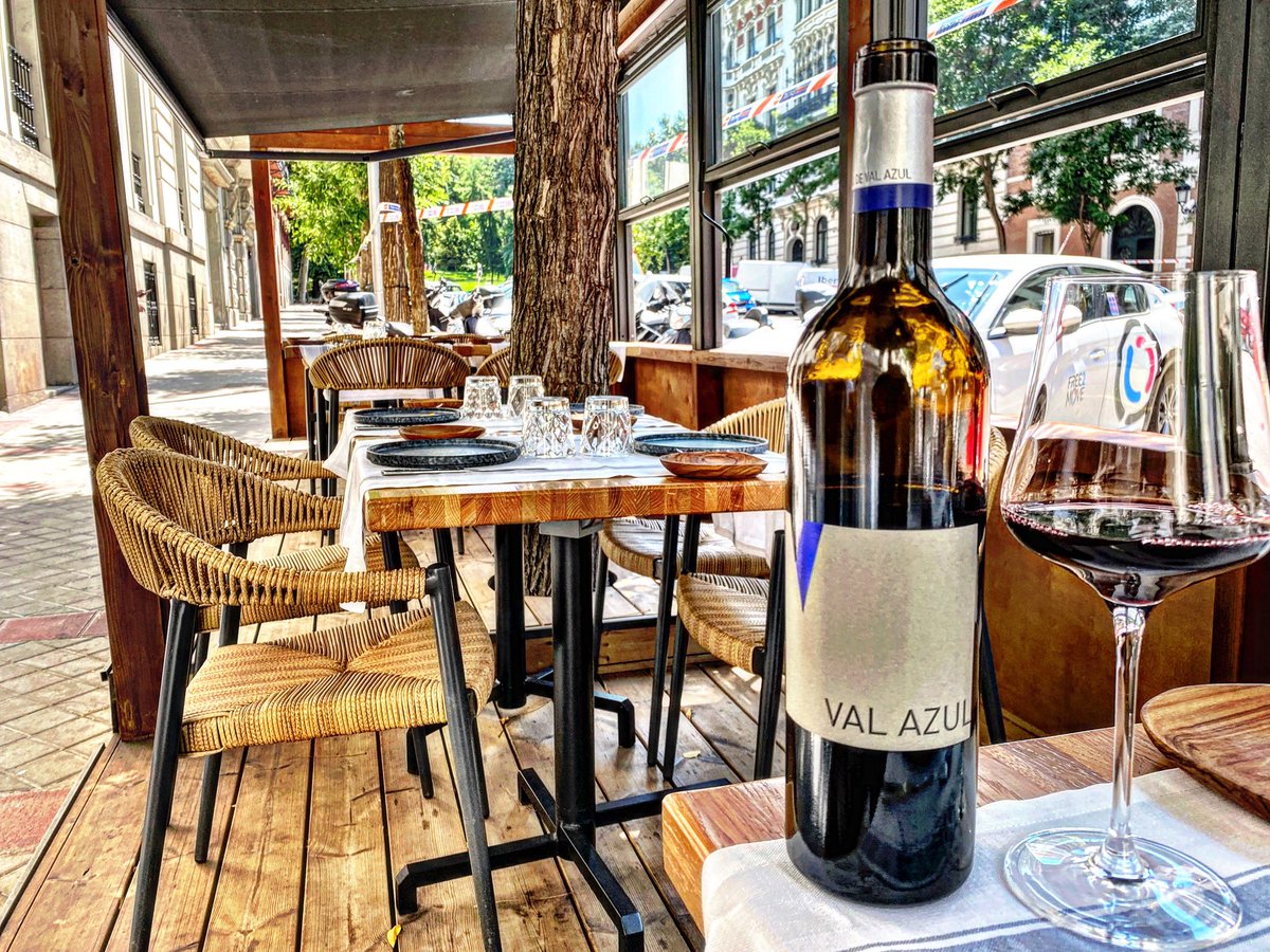 clandevinos's tweet photo. Ya puedes encontrar en @AlabasterMadrid los vinos de @BodegaValazul “Saborea Madrid” “Val Azul” y “Fabio”. Es un lujo que se apueste por los vinos de Madrid! @VinosdeMadridDO
#vinosdemadrid #bodega #vino #wine #bodegavalazul #bodegasvalazul https://t.co/CLX3DVh9Sc