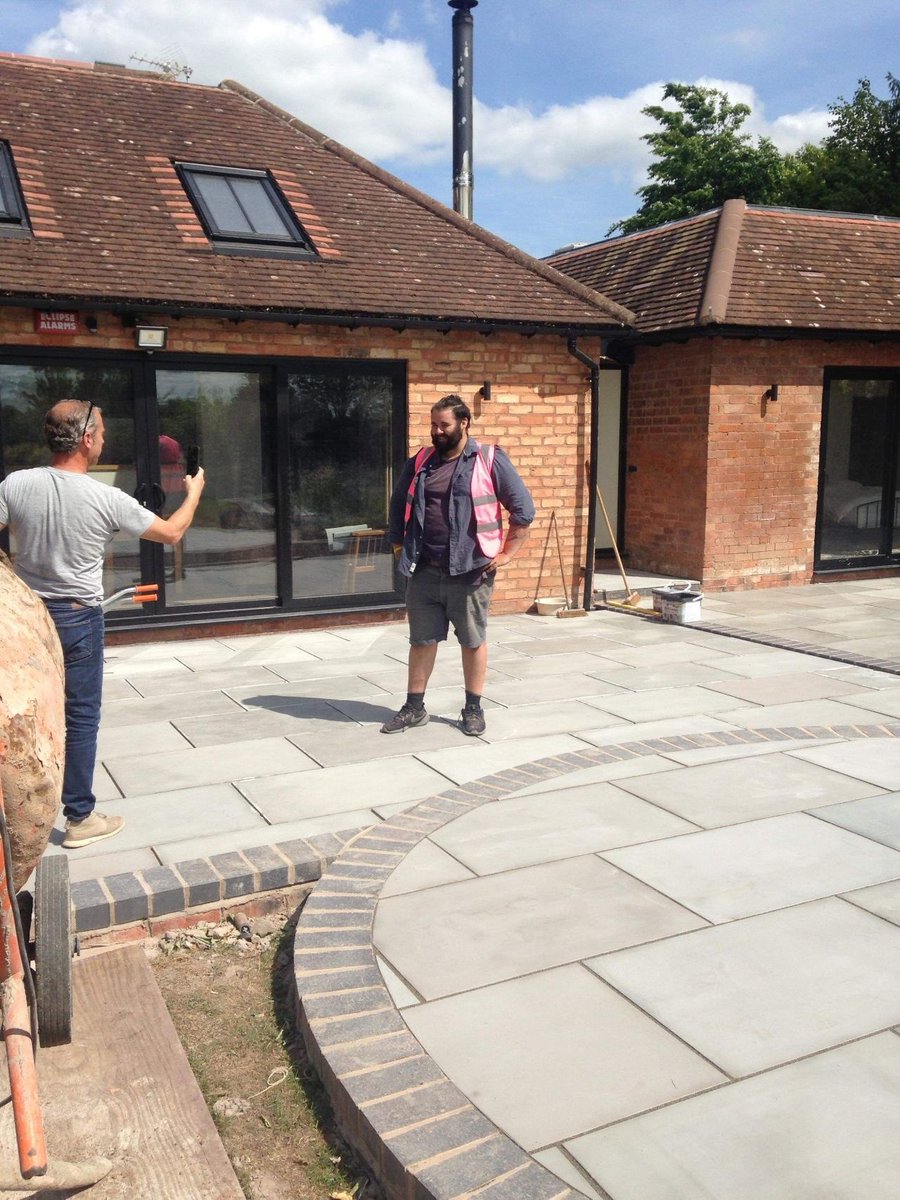 The type of relationship we like to have with the client.

You know it's a good one when you can have a laugh. 

I'm just there doing some modelling for him. Showcasing the small pink high vis. 

Legend.

#customerrelationship #healyfencingandlandscaping #paving #landscaping