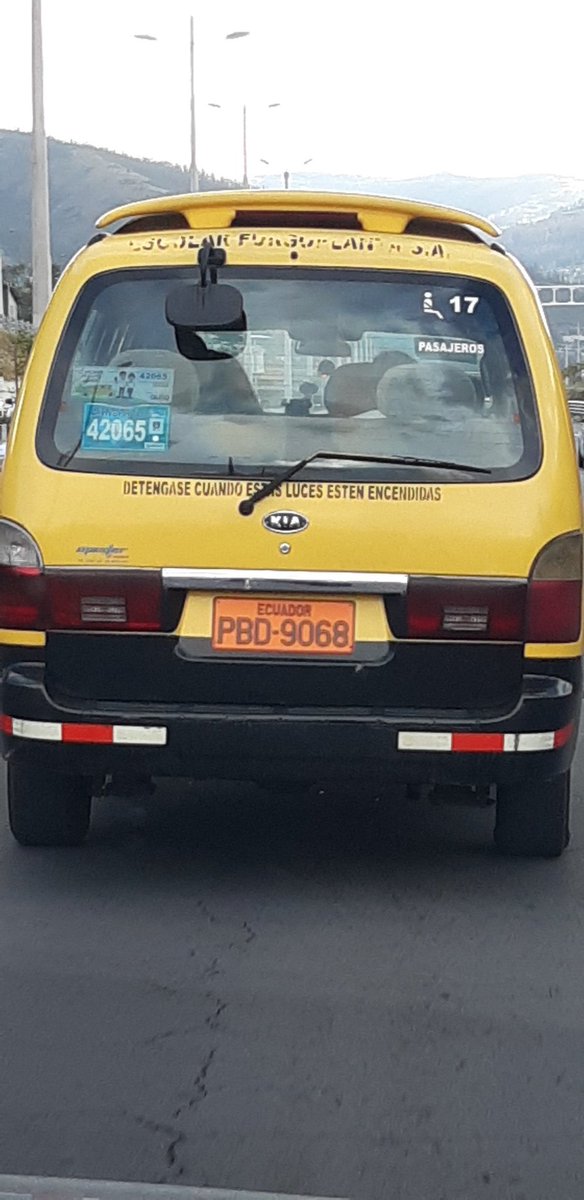 rcq_1380's tweet photo. @AMT_Quito ATENCION‼ bus a exceso de velocidad y niño con el brazo afuera en la Ruta Viva #Quito 
#peligro #irresponsable https://t.co/EmpBT5ebt6