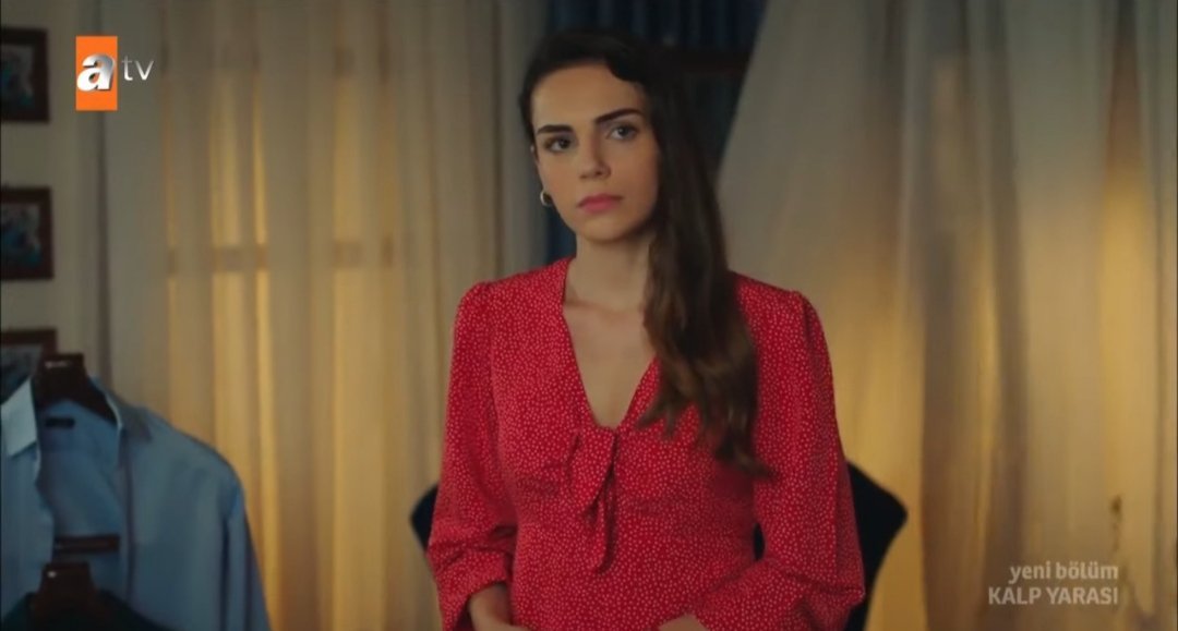 Maviheart2's tweet photo. lol ayse was angry with him and ferit keeps on flirting with her wallahi couple goals🤣#KalapYarasi #Ayfir https://t.co/UhPVUXQN15