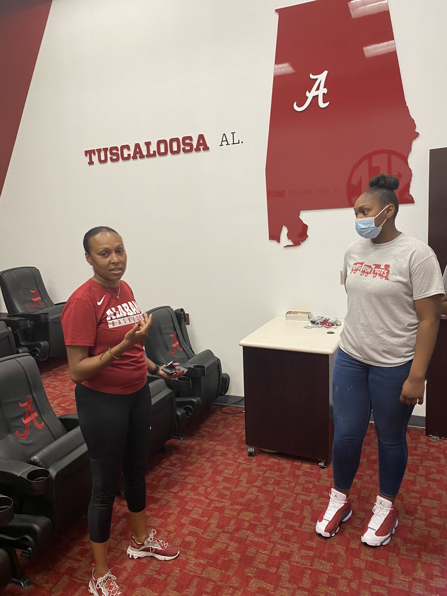 McKenzie_SNeal's tweet photo. I enjoyed my unofficial visit today @AlabamaWBB @UA_Athletics  @futurestarswbb  @ChobeeGirls https://t.co/mMLg6X443a