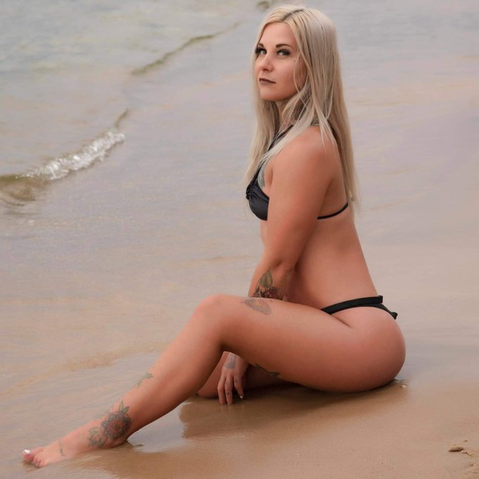 Having sales like #kinkos haha  heck out my page https://t.co/yu6Z2HM48i https://t.co/OSrJcUbEQR<a href="/tag/kinkos"class="tags">#kinkos</a>