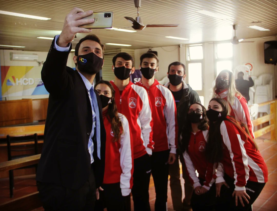 #quelaantorchanoseapague
Nos visitaron alumnos de la Escuela de Agricultura 🇮🇩 quienes se preparan con mucho entusiasmo para una nueva edición de las Olimpíadas. LAS 5️⃣6️⃣🚩🐔 <a href="/OlimpiadasEA/">59 olimpiadas</a>