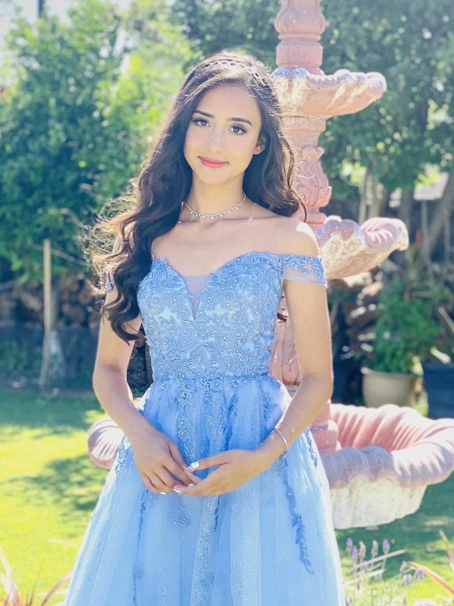 kernfoundation's tweet photo. Meet Yesenia Gil! Yesenia is a recipient of a $500 scholarship from the David Anderson Athletic Scholarship Fund. She graduated from Shafter High this past year and will pursue Biology/Ecology at UC Santa Barbara! #KernFutures #KernFoundation #UCSB @General_Pride https://t.co/5Swzk03CMj
