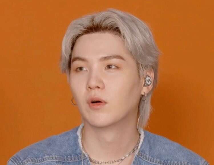 pm5_twt's tweet photo. 🐱🧡 #SUGA https://t.co/AkaZmVBmJv
