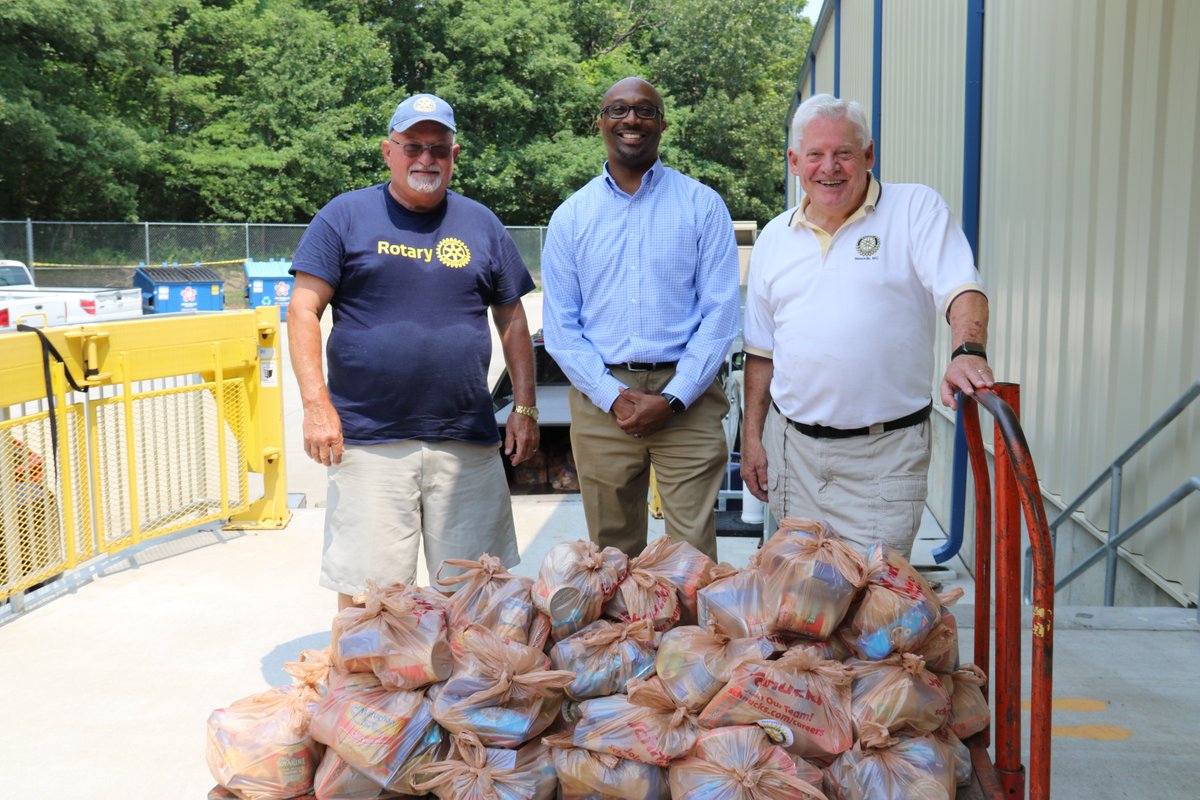WSDinfo's tweet photo. Thank you to the Wentzville Rotary Club for their generous donation of over 150 bags of food for the WSD Operation Backpack Program, which supports families in need each week during the school year to ensure they have access to nutritious meals over the weekend. #WSDcommunity https://t.co/BcT2QUfiqu