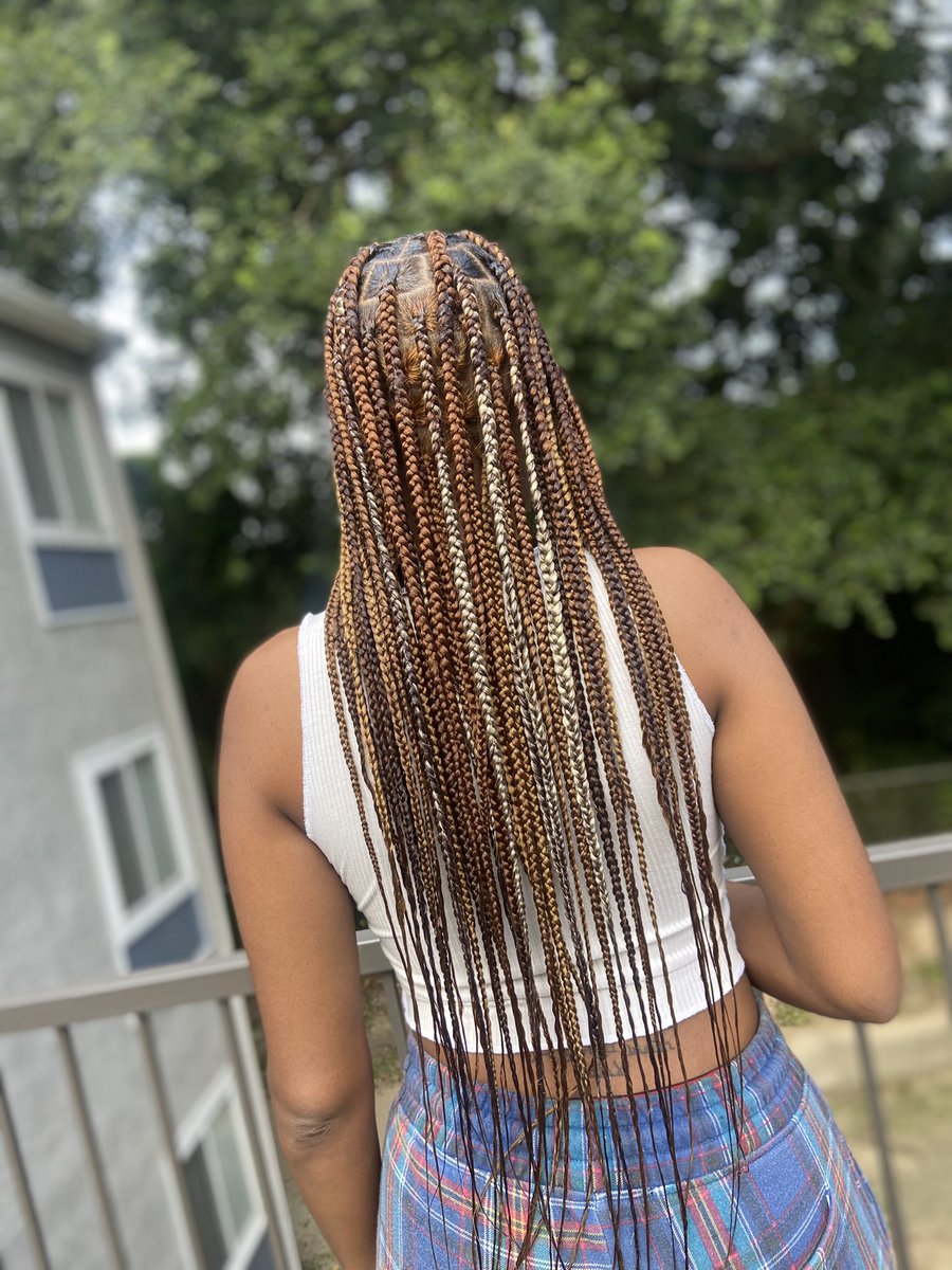 tailuhh_'s tweet photo. Knotless Braids in Baton Rouge. College Student Discount ($110) Only Available with School ID๐ง๐ฝโโ๏ธ๐ @ theemoรซtslay on Instagram!! #lsu22 #lsu24 #lsu23 #lsu25 #su22 #su24 #su23 #su25 #brbraids https://t.co/BNaoaeXfZw