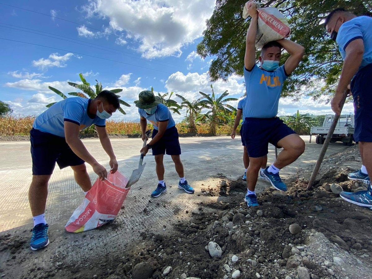northcotPNP1's tweet photo. In photos,Construction of CPPO Pangkabuhayan Project in Aleosan .This is in relation to 26th PCR Month Celebration. https://t.co/wDrYHc428J