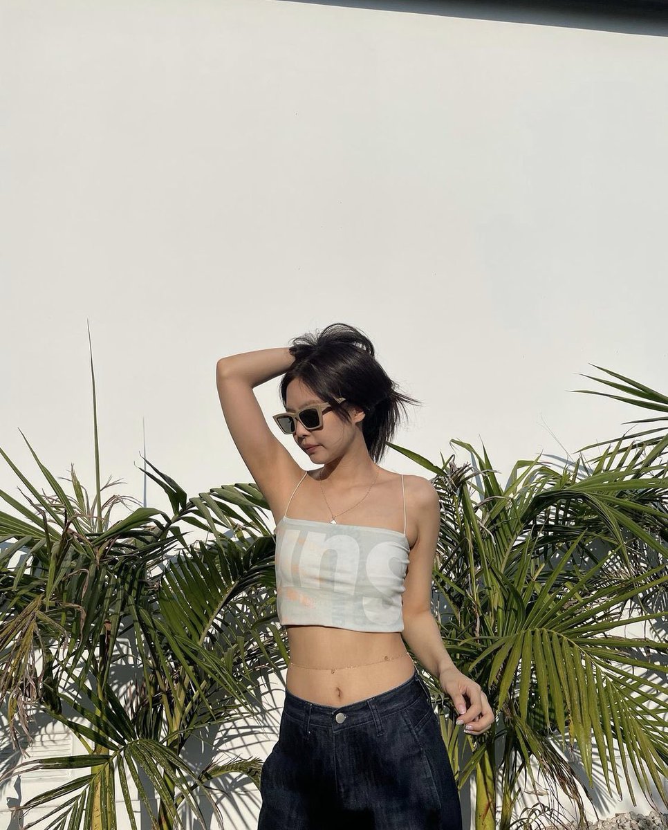 ladies and gentlemen, her. 

<a href="/BLACKPINK/">BLACKPINKOFFICIAL</a> #JENNIE