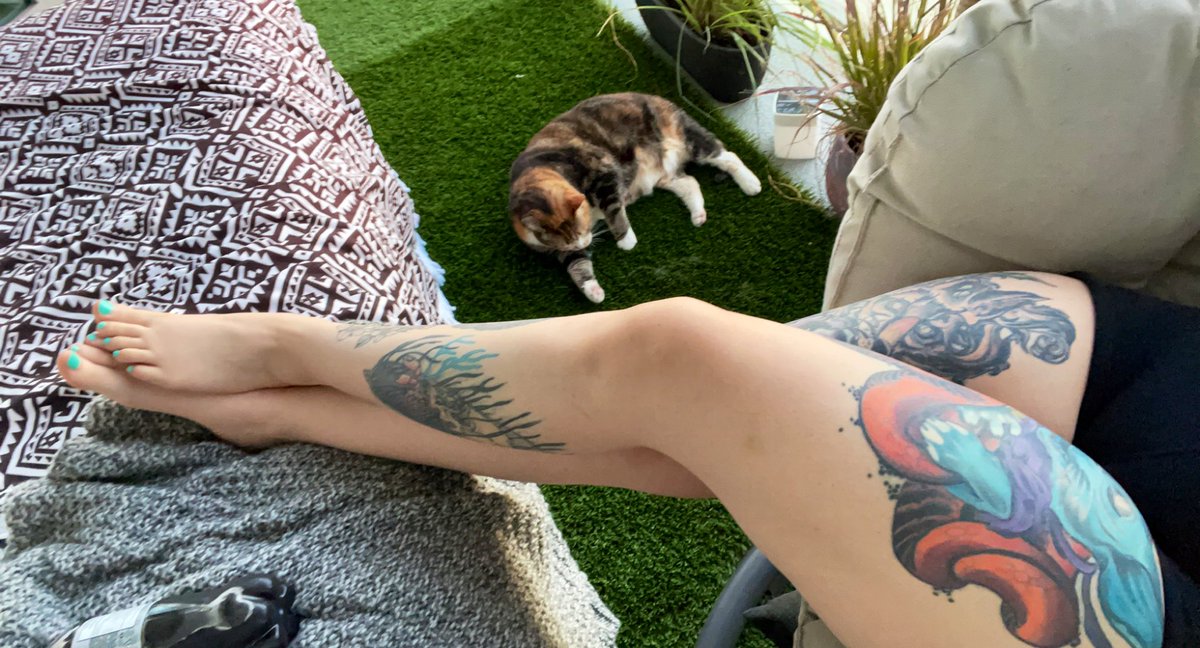 Got a pedicure done today, the first time in ages. My feet are now pretty cute 🥰 #pedicure #paintedtoes #toes #tattoos