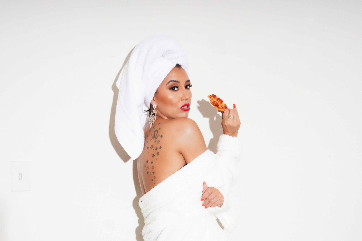 valeriedesrae's tweet image. Birthday Behavior 🍾🎂