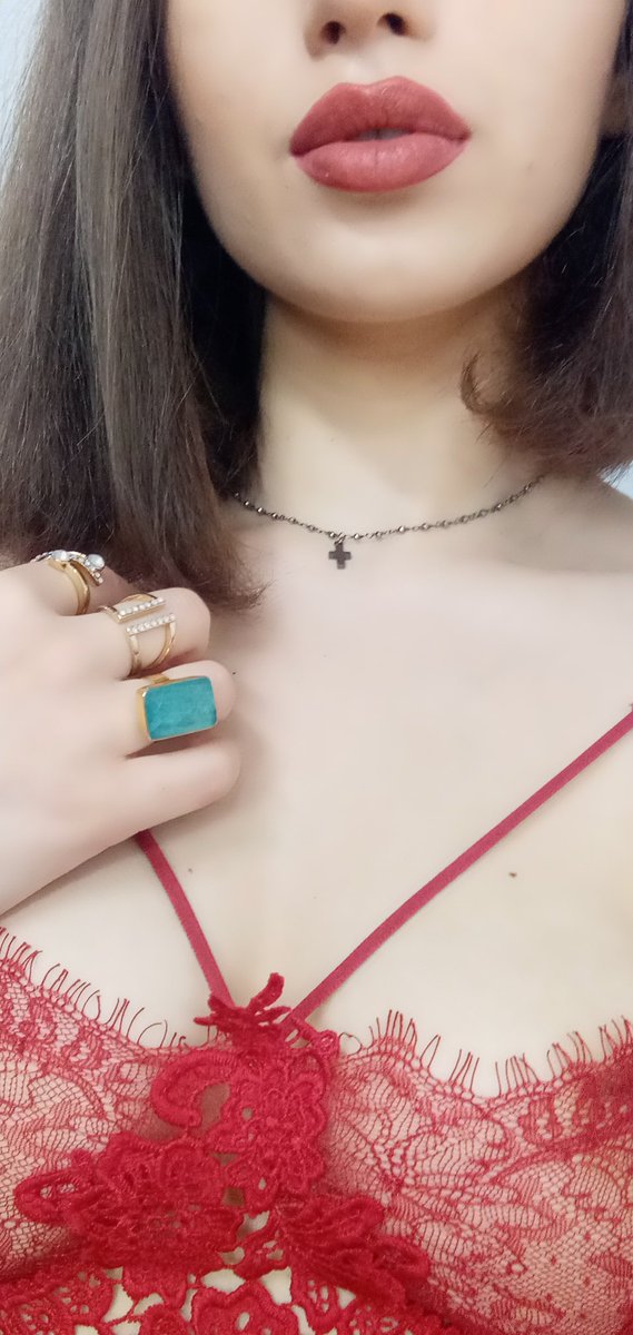 giselleakhtar's tweet photo. Back ❤❤❤

#girlsfromstudio20 #modelstudio20 #linkinbio #red https://t.co/FDOX1oiVCX