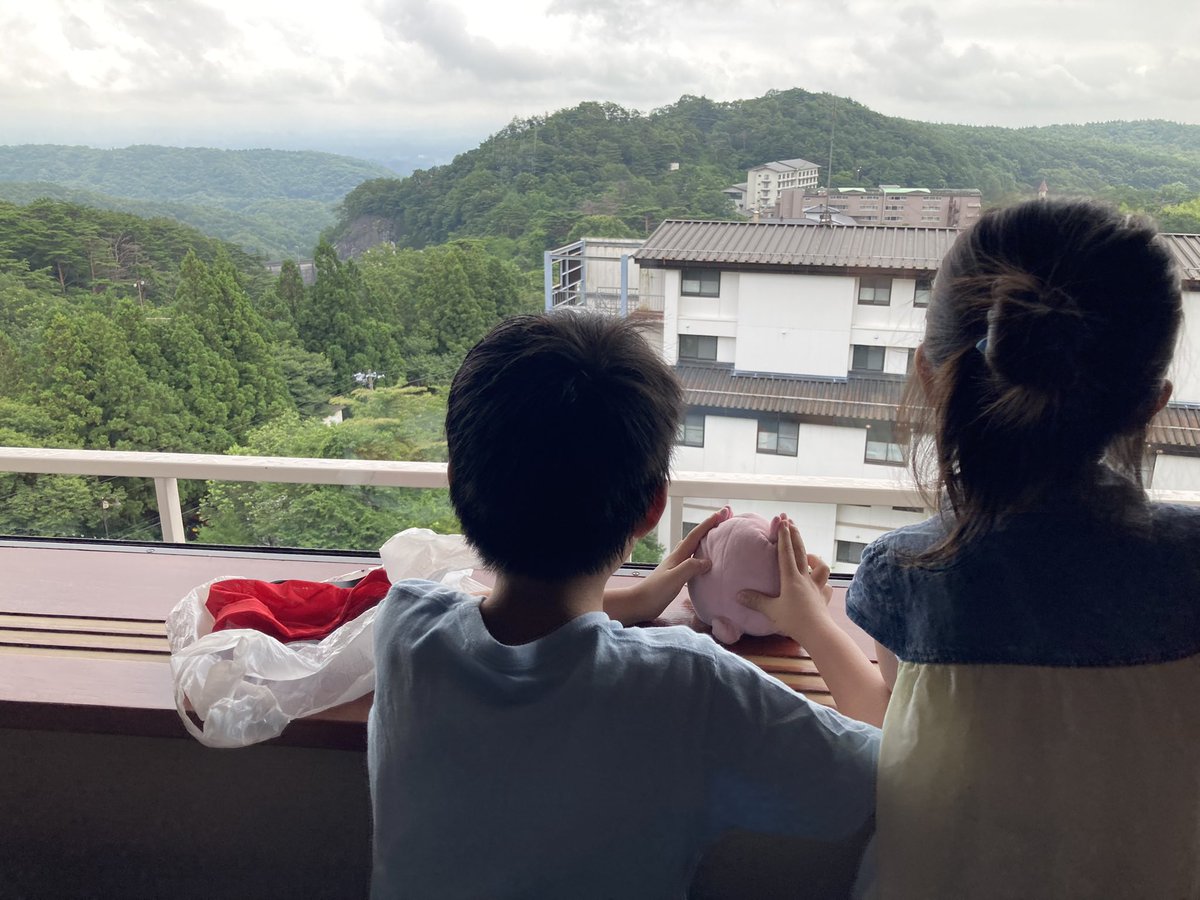 hikaritoiro's tweet photo. #ふくしまラッキー　#��温泉　#陽日の郷
どこに行くにも、何をするにも『ラッキーちゃん』が一緒💗福島応援ポケモンと知る前からずーっと大好きな兄妹😘7/23.ラッキーちゃんが近くの果樹園に来てるとは知らず、四季の里に寄ってすぐ帰ってしまった…😭またいつか会いに来てくれることを祈ってます❗️ https://t.co/4stpEZRgbs