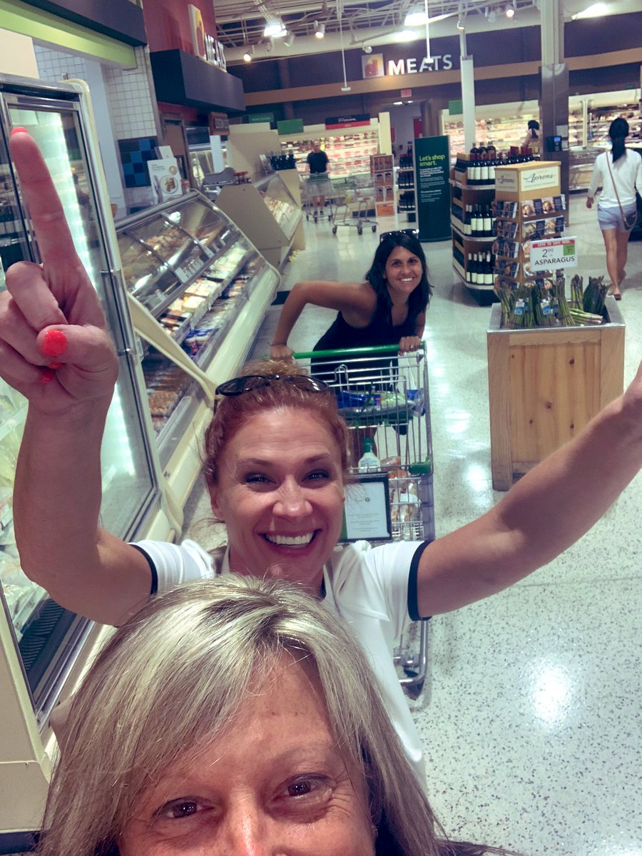 LLNewsome_2's tweet photo. Much needed vaca! It was time to unwind, relax, laugh and get some sun! #naples #awesomefriends #timetogobacktowork 😬🌴 @Disalv2 #vaca21 https://t.co/aRRHacLqbL