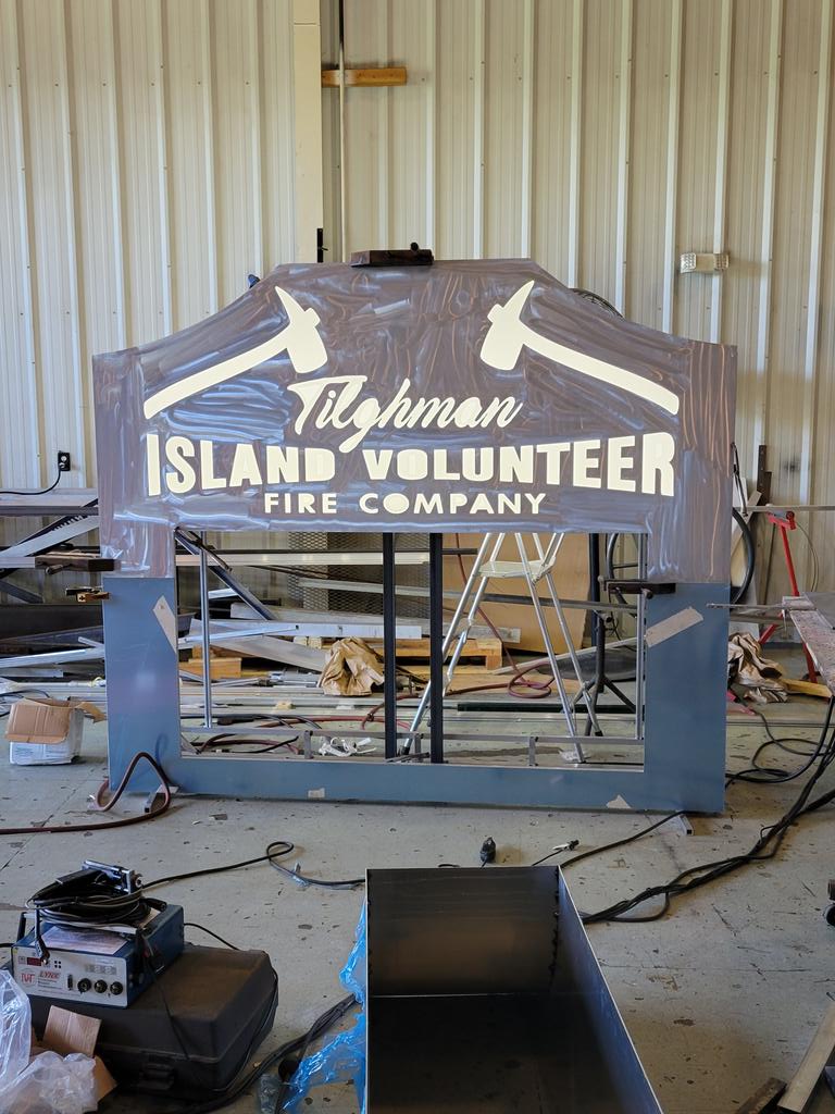 kenny_terhune's tweet image. @cirrusled  3ft x 6ft 9mm sitting in a custom sign built at  @Rogers_Sign  #signs #fabrication #signcraft #welding