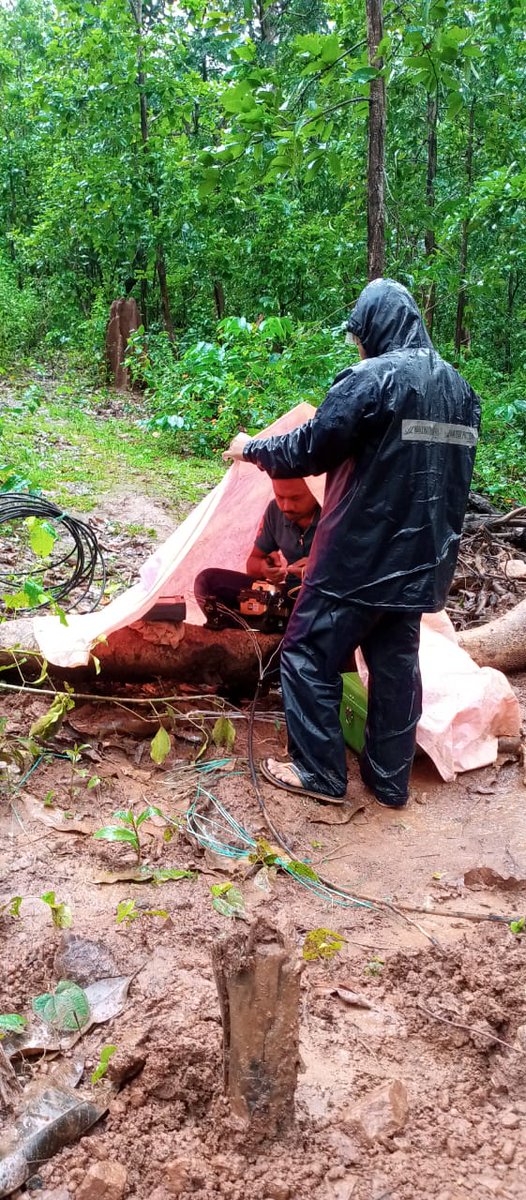 CSC VLE Santosh Kumar sahoo continue fiber restoration work during heavy rain fall at Phiringia Block Sadingia GP, Kandhamal, Odisha.

#CSCseGRAMSWARAJ  
#OnlyCSCCandothis

<a href="/AshwiniVaishnaw/">Ashwini Vaishnaw</a> <a href="/GoI_MeitY/">Ministry of Electronics & IT</a> <a href="/CSCegov_/">CSCeGov</a> <a href="/dintya15/">dinesh tyagi Retd IAS</a> <a href="/wifichoupal/">CSC Wi-Fi Choupal</a> <a href="/abhi481/">Abhishek Singh</a> <a href="/SwornaprabhaSi1/">Swornaprabha Singh</a> <a href="/Debidutta007/">Debidutta Mohanty</a>