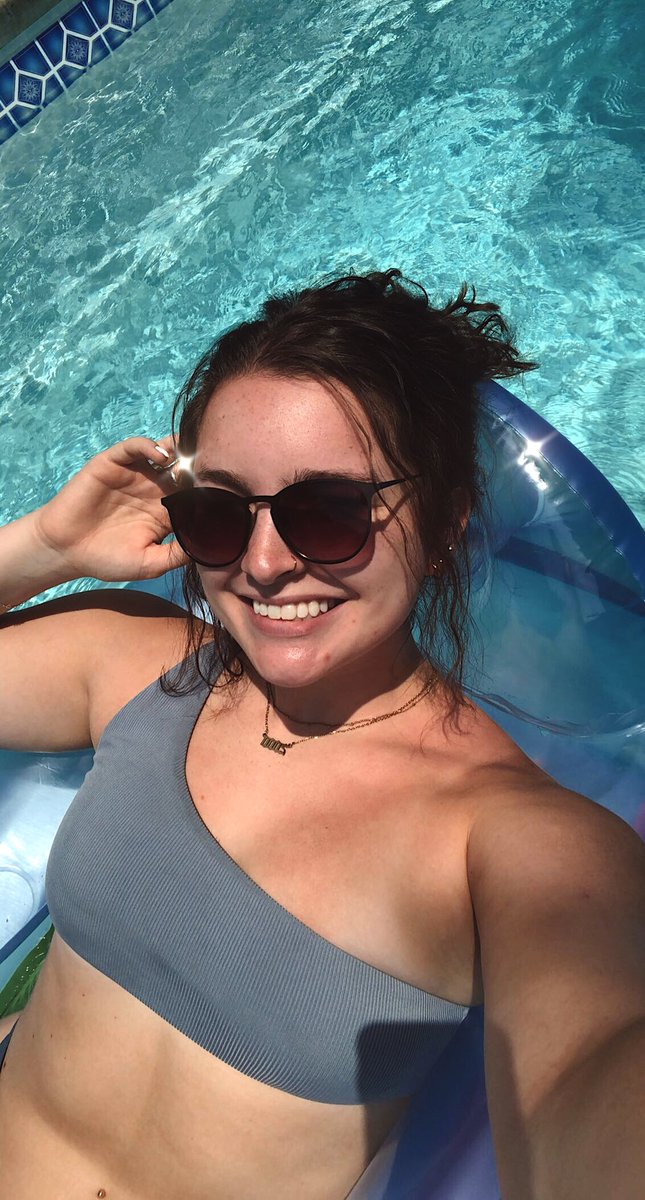 roche_malone's tweet photo. sunny &amp; feels like 105° https://t.co/an5Ms5tQKV