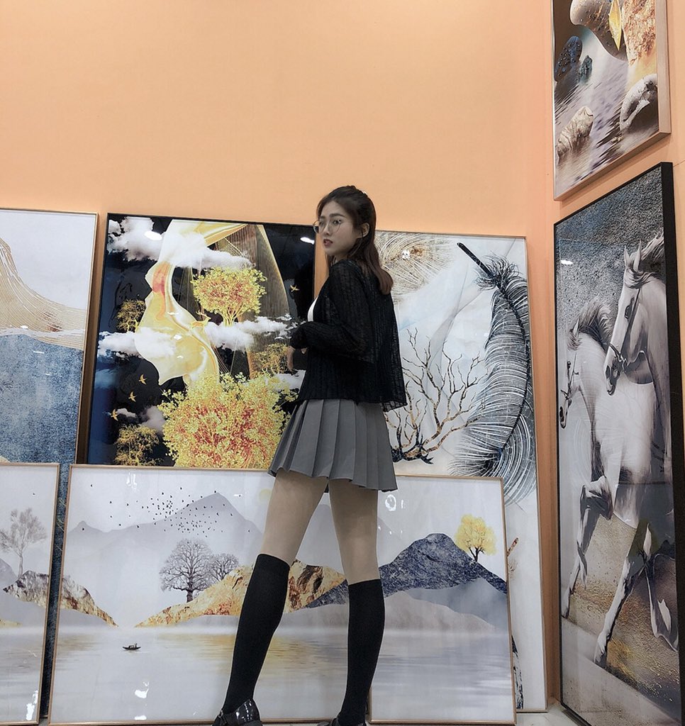 superbigdick66's tweet photo. 喜欢我还是喜欢我闺蜜呢，我是数学老师，闺蜜是音乐老师，今天的孙老师，长筒袜配连裤袜，我们两个这几天快被操得起不来���。#母狗 #反差 #骚逼 #骚货 #烂逼 #精厕 #外围 #婊子 #妓女 #公交车 #肉便器  #校妓 #反差婊 #辱骂 https://t.co/IrT9dGFOoq