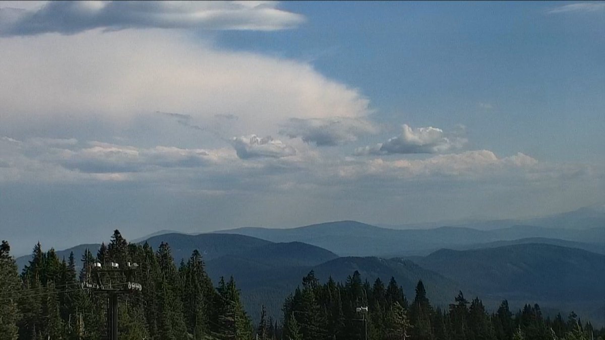 Zaffino's tweet photo. A look to the SSE from our camera @timberlinelodge in the #MtHoodNF . This thunderstorm is building west of Madras and south of Warm Springs, and moving north. #kgwweather https://t.co/rf5lAaQhP5