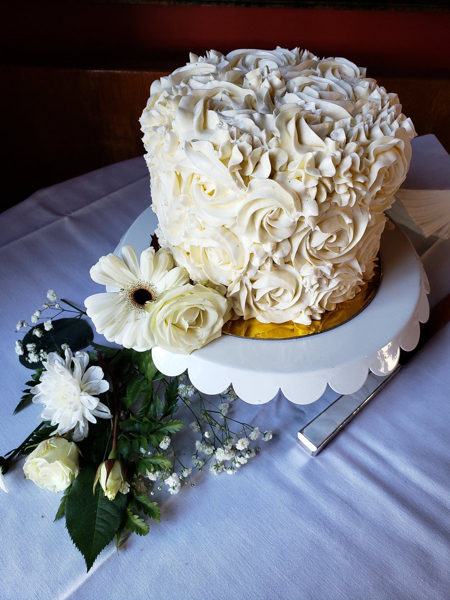 ticklishchicken's tweet photo. I can now add Floral Design to my list of life skills. 👍 These are part of my work with a wedding planner. Social media plus wedding assistant! Variety is indeed the spice of life.  https://t.co/rfMvE4qO7D #weddingplanner #weddings #weddingseason https://t.co/qTGzHaCPVw
