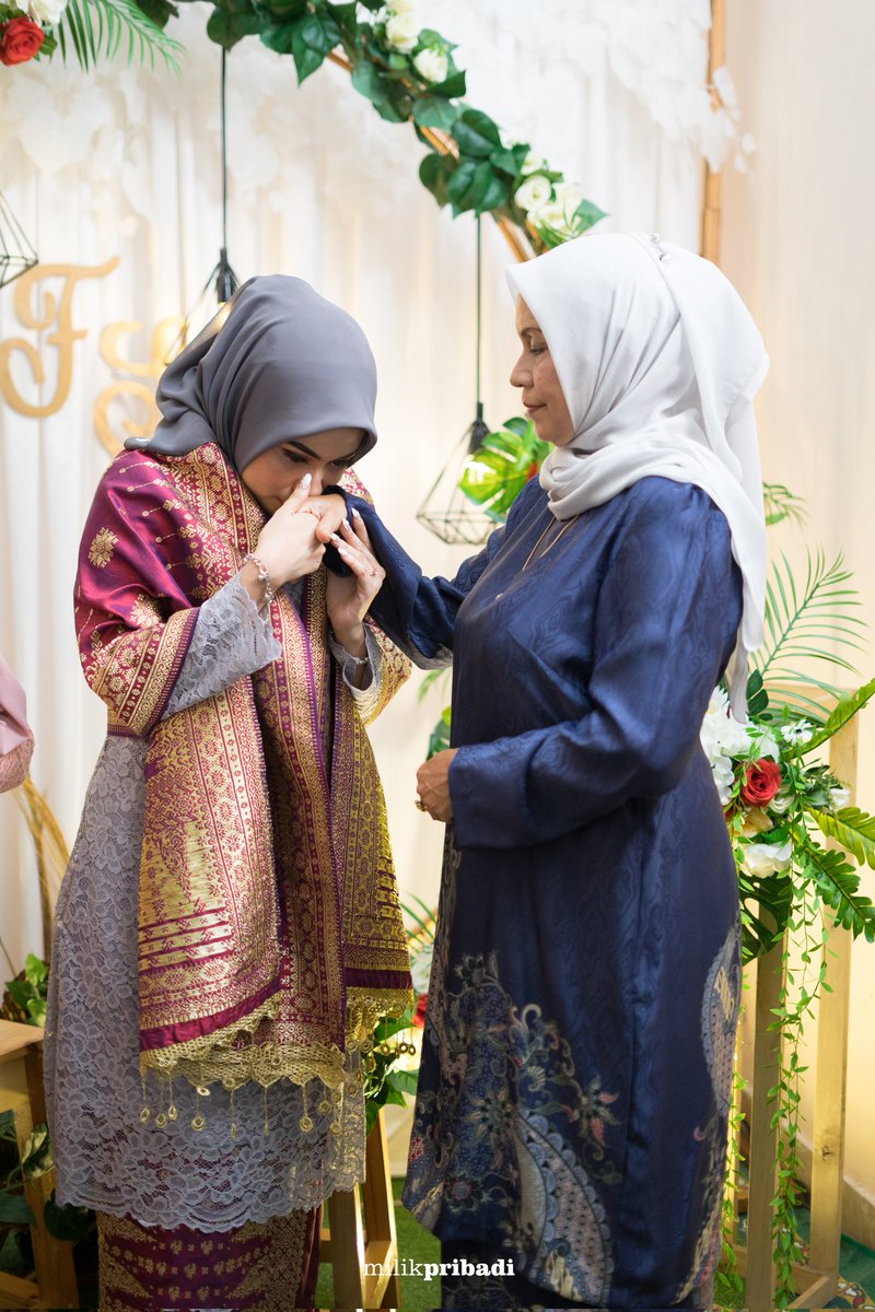 Fatima30013's tweet photo. “Tidak ada pengaruh yang sekuat ibu.” https://t.co/xMGHXq7vak