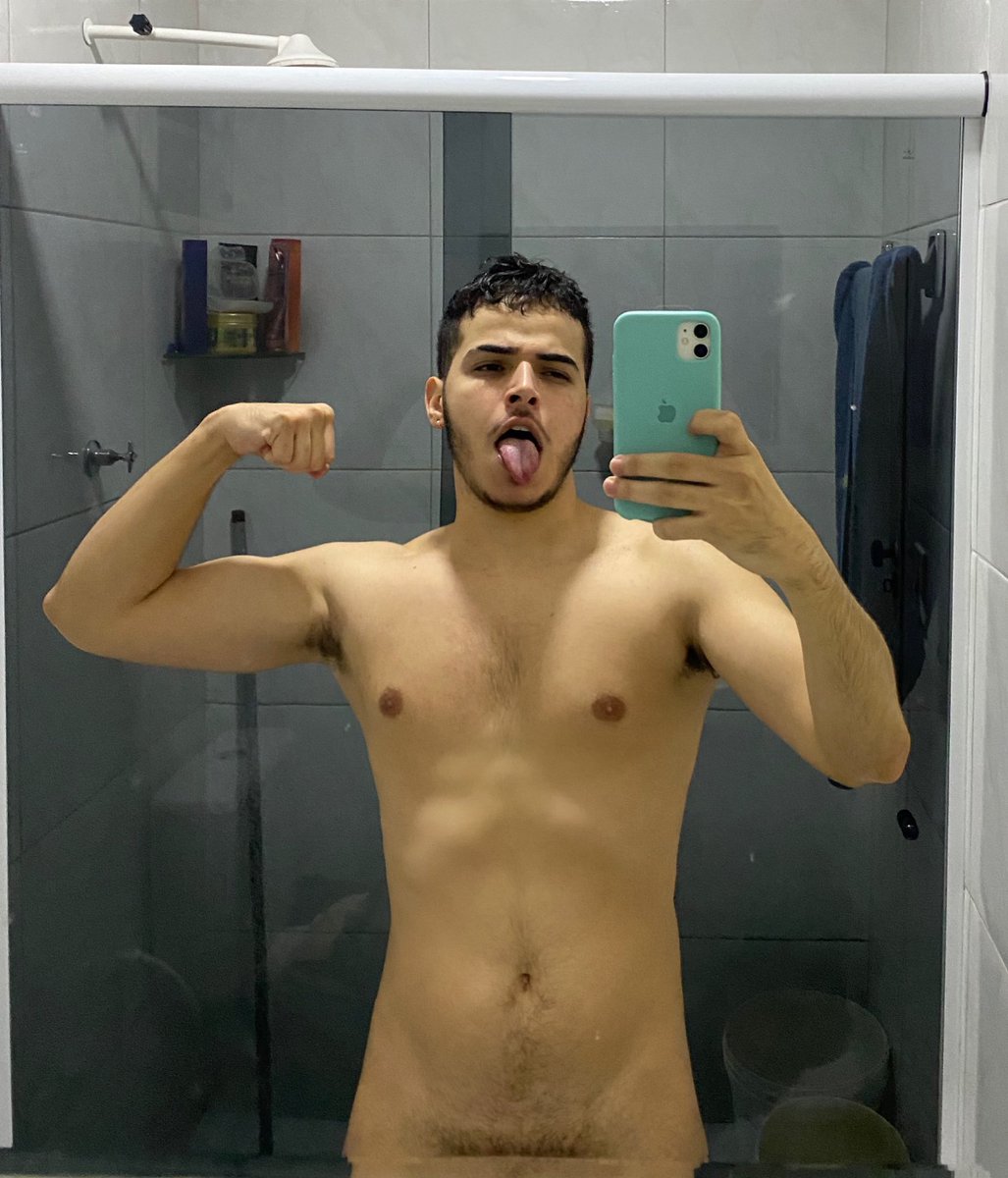 crylukas's tweet photo. checando o shape dps do banho 🔥 https://t.co/h4fHp4WXgw