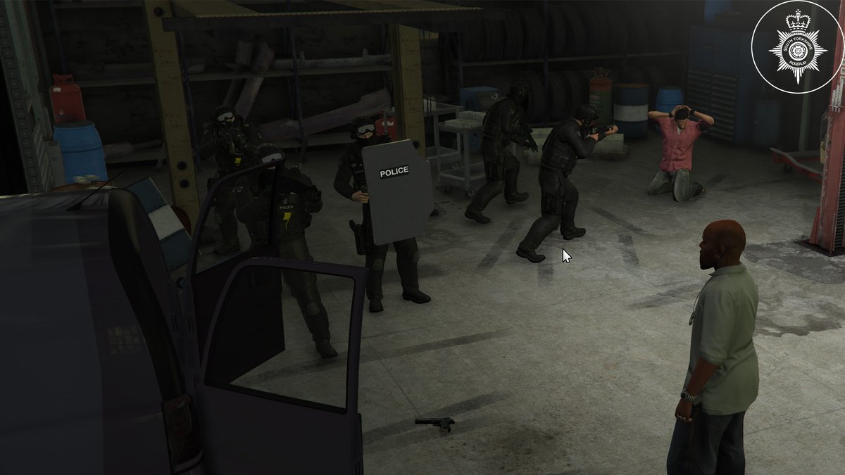 SYRPC_1407's tweet photo. Operation Overlord was carried out in Sheffield tonight which targeted violent offenders involved in money laundering. We utilised 5 ARV crews, a dog unit and CID. We successfully managed to arrest 3 suspects and recover multiple firearms. Investigations are ongoing. https://t.co/OlslXDX8yZ