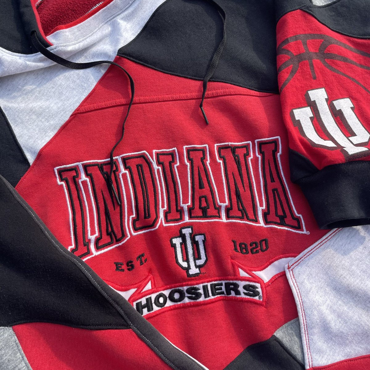 gavincollier33's tweet image. Just finished this commissioned IU hoodie 😁
