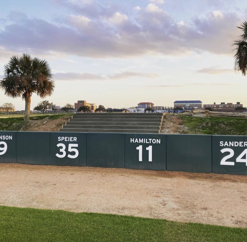 vinniebosio3's tweet photo. God is Great! Heading down to the Bayou❗️🤟🏽 Thanks to all my teammates and Coaches (especially grey train) that have helped me get here! Ready to get to work! @Nicholls_BASE @silvam2016 https://t.co/gQtjXhfYgm