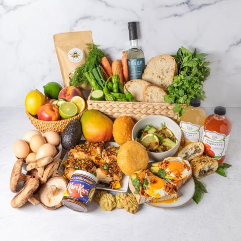savorseattle's tweet photo. In honor of the 2021 Tokyo Olympics, this week's box celebrates the host country as well as one of our new favorite ingredients, KariKari! This week, enjoy Garlic Chili Crisp KariKari with Chicken Thighs with Summer Peach, Beef Curry Okazu Pan + MORE! 🍳🥑
https://t.co/Q5xEo7FHKC https://t.co/1YYWThqXN8