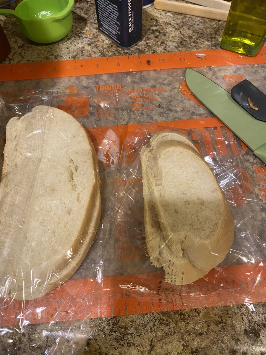 DeathStarHR's tweet photo. Hey @HelloFresh how am I supposed to make a sandwich with the bread on the right?  It’s literally crostini size. https://t.co/HPwSIVoF44
