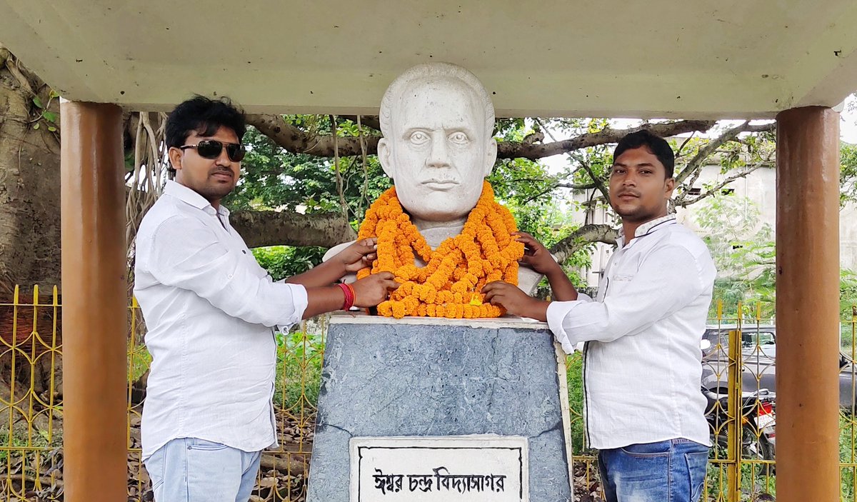 Santpress_jmt's tweet photo. प्रसिद्ध समाज सुधारक, स्वतंत्रता सेनानी एवं महान शिक्षाविद ईश्वर चन्द्र विद्यासागर जी की पुण्यतिथि पर उन्हें शत्-शत् नमन। उन्होंने विधवा पुर्नविवाह, महिला सशक्तिकरण तथा बंगाल पुनर्जागरण के लिए महत्वपूर्ण भूमिका निभाई है। 
@HemantSorenJMM @Dist_Admin_Jmt @Alamgircongress https://t.co/3JPzwhcl5v
