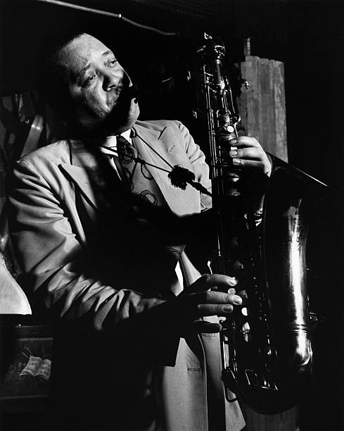JazzSketches's tweet photo. Lester Young with Oscar Peterson · I Can't Get Started
🎧  https://t.co/VqZJXp5Szx

Lester Young · ts
Oscar Peterson · p
Barney Kessel · g
Ray Brown · b
J. C. Heard · d

#LesterYoung #OscarPeterson #BarneyKessel #RayBrown #JCHeard #Jazz #JazzSketches

📸  William Gottlieb https://t.co/UV9QrIRTfy