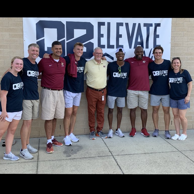Coach_Sam_Shade's tweet photo. Enjoyed having the state of Alabama’s 2018 Mr. Football, two time state champion QB and starting Auburn QB @BoNix10 and his family back on campus today for his QB camp! Great job today @BoNix10 and best of luck this season! #Blessed #LookAtGod #FearTheSpear #IndiansWin https://t.co/1WKMRqgvwr