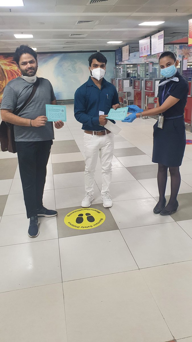 amybaba's tweet photo. Flying to @lucknow

Privileged to receive a special appreciation from @indigo.6e for being a doctor . Indigo is the only airline to recognise the efforts of the medical fraternity 
@IndiGo6E

Thank you Shriya for reaching out and assisting us 

#gratitude https://t.co/u4TgLSxFx5